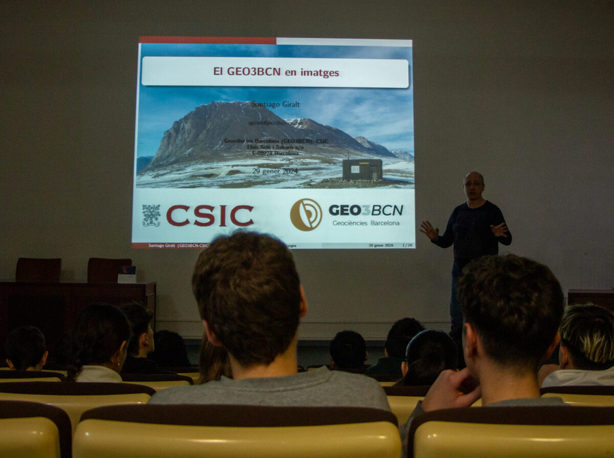 Alumnado del centro educativo Front Marítim vistió en el mes de enero los laboratorios de microscopia y de paleomagnetismo de Geociencias Barcelona