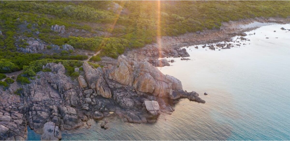 Granitic rocks on the coast of Geographe Bay (Western Australia), described in 1801 by Louis Depuch, a mineralogist on the French expedition led by Nicolas Baudin. Through comparisons between these and other granites in Europe (in the Alps and the Urals), 19th century scientists realised that they were dealing with one of the most common, variable and enigmatic rock types.